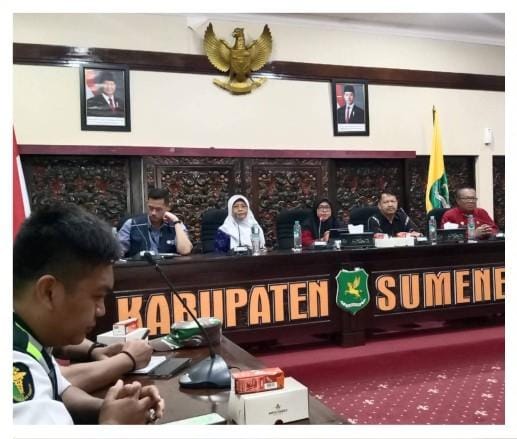 Kepala DKP2KB Sumenep, drg. Ellya Fardasah, M.Kes, bersama Perwakilan UNICEFF, WHO Dinkes Jatim dan Organisasi Masyarakat