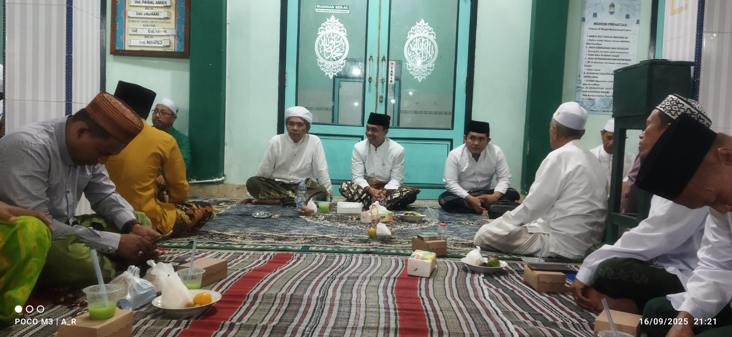 KH. Hafidzi Syarbini mendampingi KH. Habibi Badwi Muslim