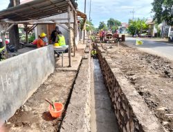 Pembangunan Saluran Drainase dijalan Ruas A. Yani Kalbut (R.4198) disoal dan limbah galian diduga dijual, Pengawas Pihak Dinas Kemana?