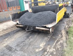 Proyek Hotmix Peningkatan Jalan di Situbondo Disorot: Diduga “Aspal Tipis” dan Tak Sesuai Kontrak