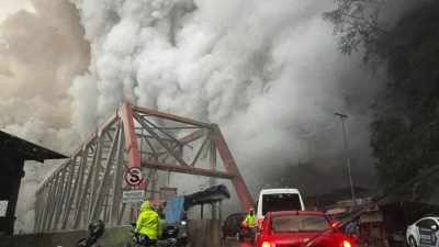 SEMERU MELUAP : Lahar Dingin Susulan Kepung Kampung Renteng Sumberwuluh, Warga dan Pengguna Jalan Diminta Siaga Penuh