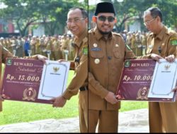 APRESIASI KINERJA: BUPATI FAUZI TEGASKAN SEMANGAT “BISMILLAH MELAYANI” DI AKHIR TAHUN