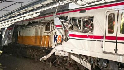 BREAKING NEWS: Bekasi Mencekam! KA Argo Bromo Hantam KRL di Stasiun Bekasi Timur, Gerbong Wanita Ringsek Parah!