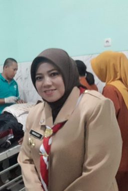 Spontanitas Jiwa Penolong, Wabup Situbondo Ulfiyah Evakuasi Langsung Korban Laka Lantas di Jalur Pantura
