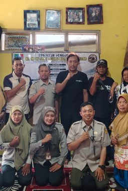 Sinergi Pusat-Daerah: 9 Paket Program Ayam Petelur Siap Berdayakan Peternak Jombang