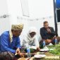 Foto : Raden Mas KH. Abdul Hamid Roqib Suryodirjo bersama KH. Muzammil saat ramah tamah