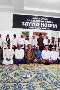 Khidmat dan Penuh Haru, Ribuan Jamaah Hadiri Haul Akbar Bujuk Makam Zimat Sayyid Husein Banyusangkah